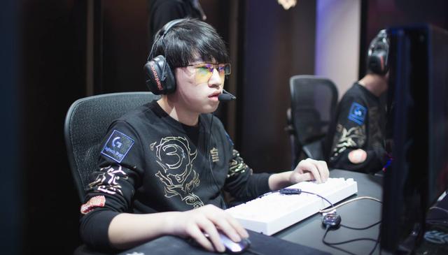 前锋需要持 前锋需要持