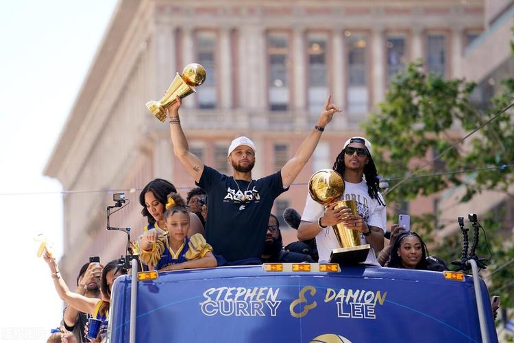 反应是第三